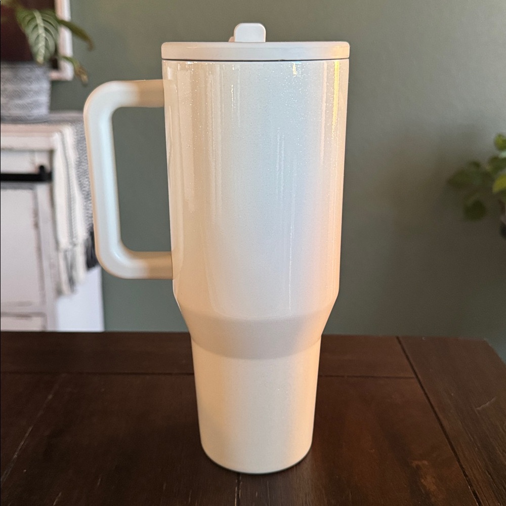 Hydrojug 32 oz Traveler in Snowflake (glitter white)! New! Limited Edition!! - Picture 2 of 5